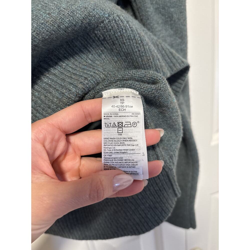 Banana Republic XS V-Neck Merino Wool Sweater - Picture 6 of 7